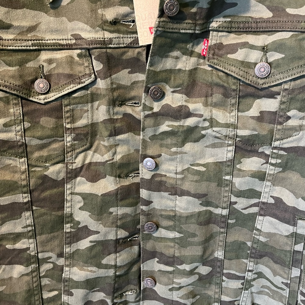 Levi’s Ex Boyfriend Camo Trucker Jacket NWT sz:2X - Picture 2 of 9